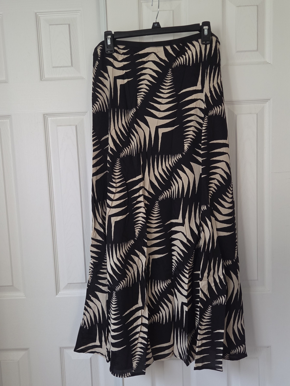 Tahari Black and Cream Printed Maxi Skirt Size XL Chic Boho Coastal Style
